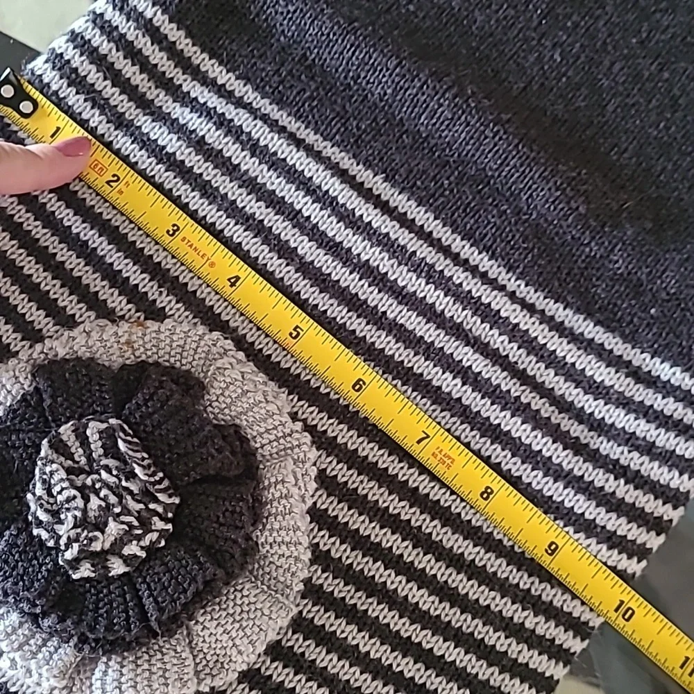 Striped Scarf with Flower Accent ❤️